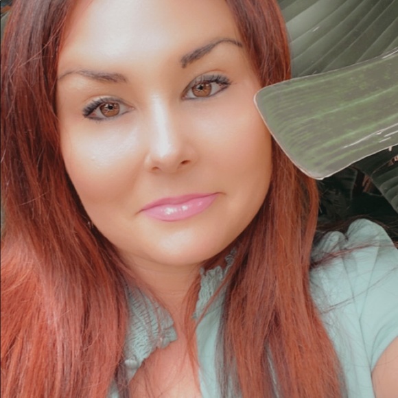 Meet your Posher, Amanda - Picture 2 of 2